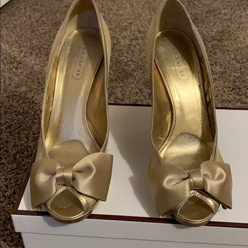 Coach gold heels - Picture 2 of 8